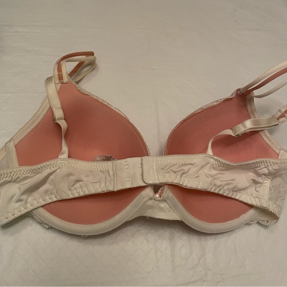 Hunkemöller Size 36B underwired, push up &fully laced bra in pink & cream lace - Picture 5 of 7